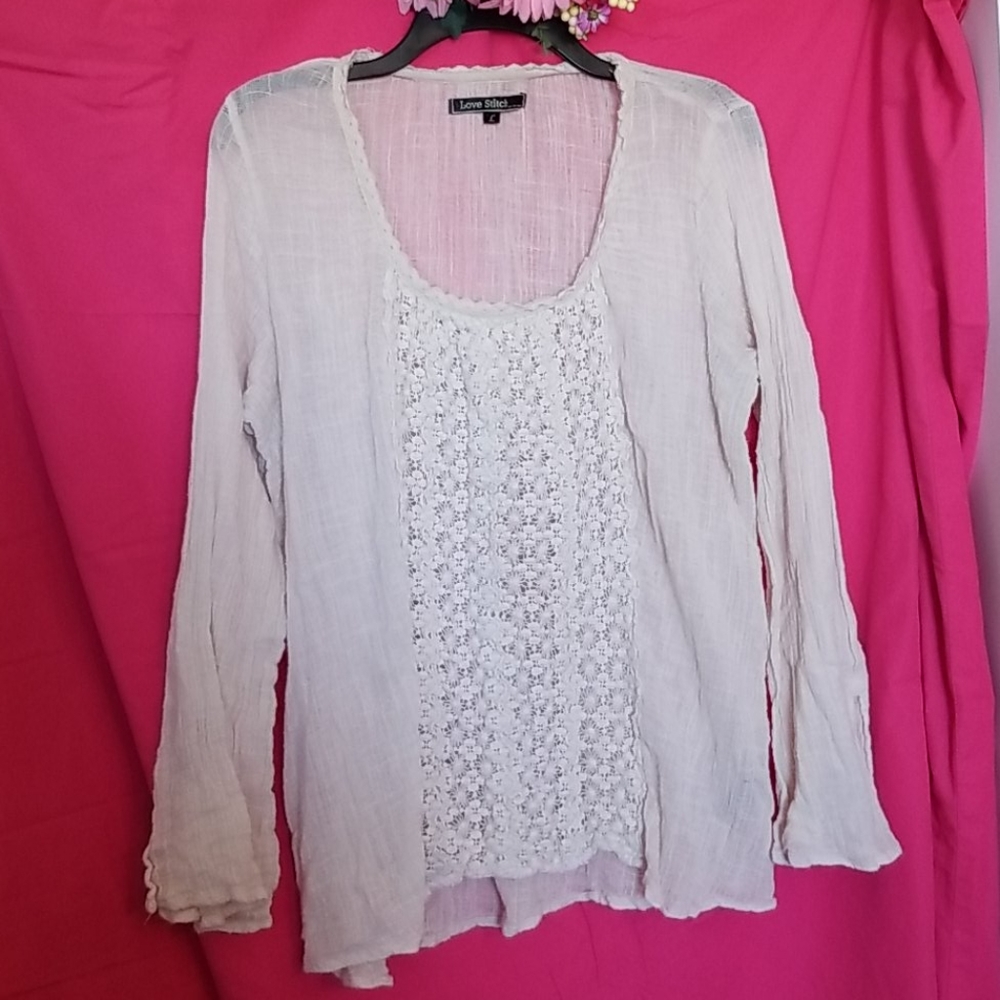 ⬇️ Love Stitch Cream/Beige Top Size L